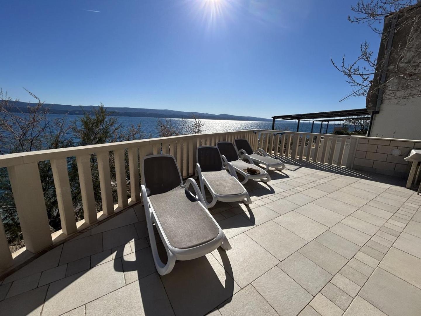 Azure Apartments By The Sea Near City Оміш Екстер'єр фото