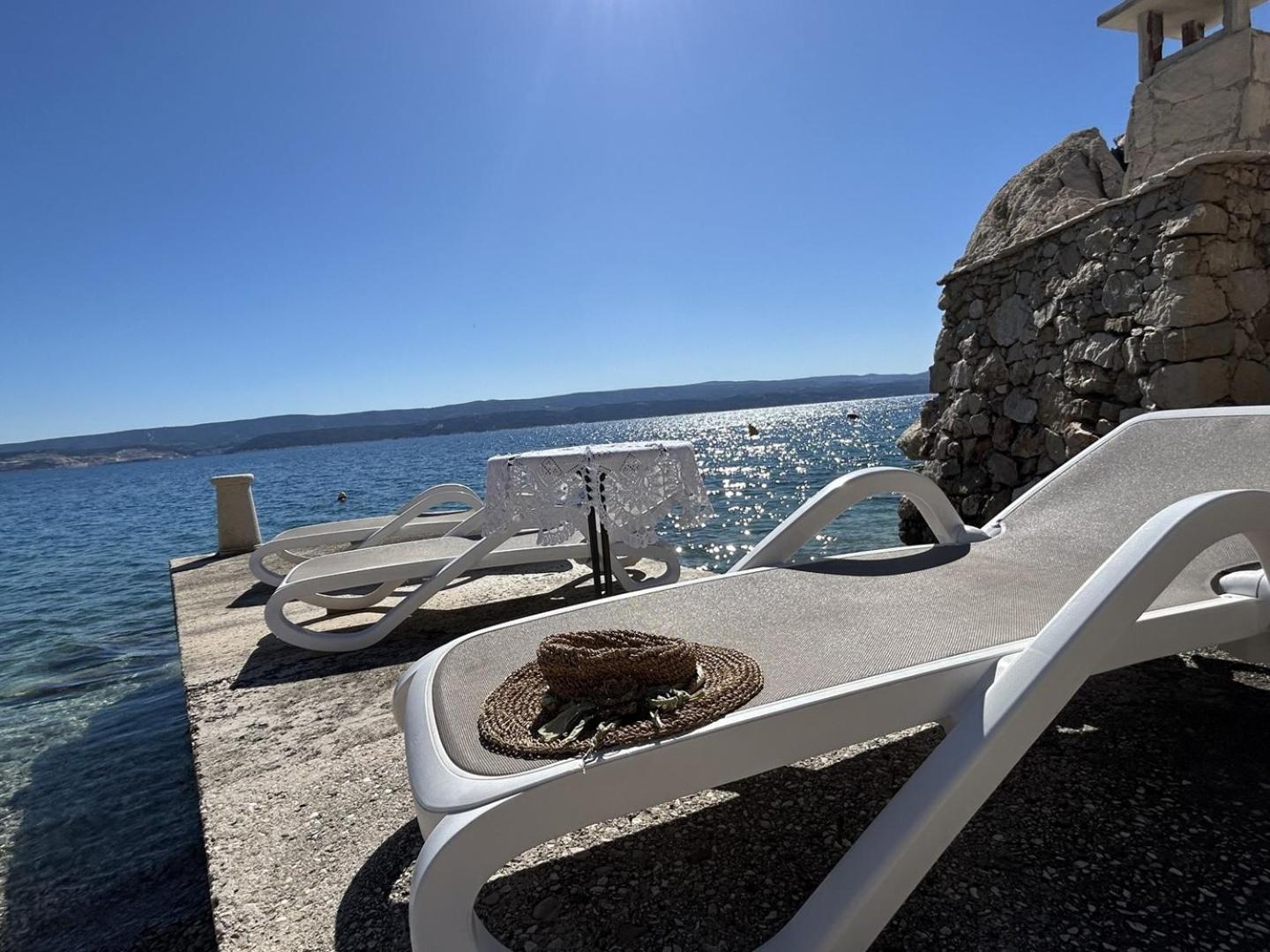 Azure Apartments By The Sea Near City Оміш Екстер'єр фото